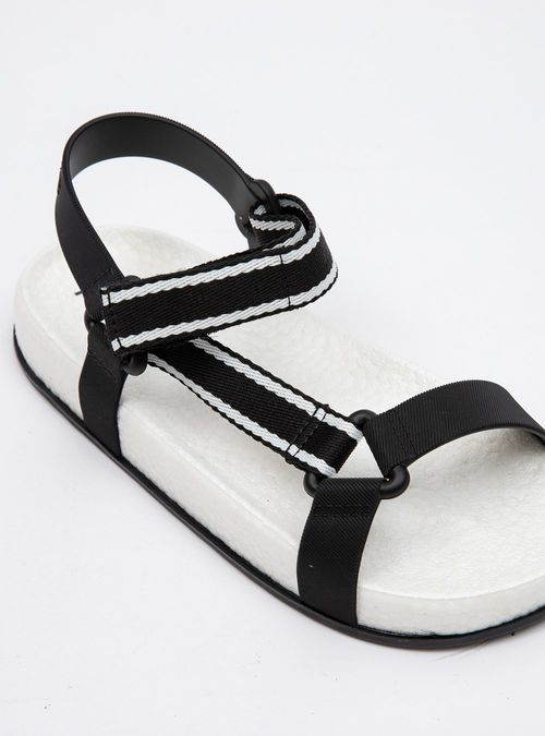 Sandália Petite Jolie Puff Sandal Preto/Branco PJ7194