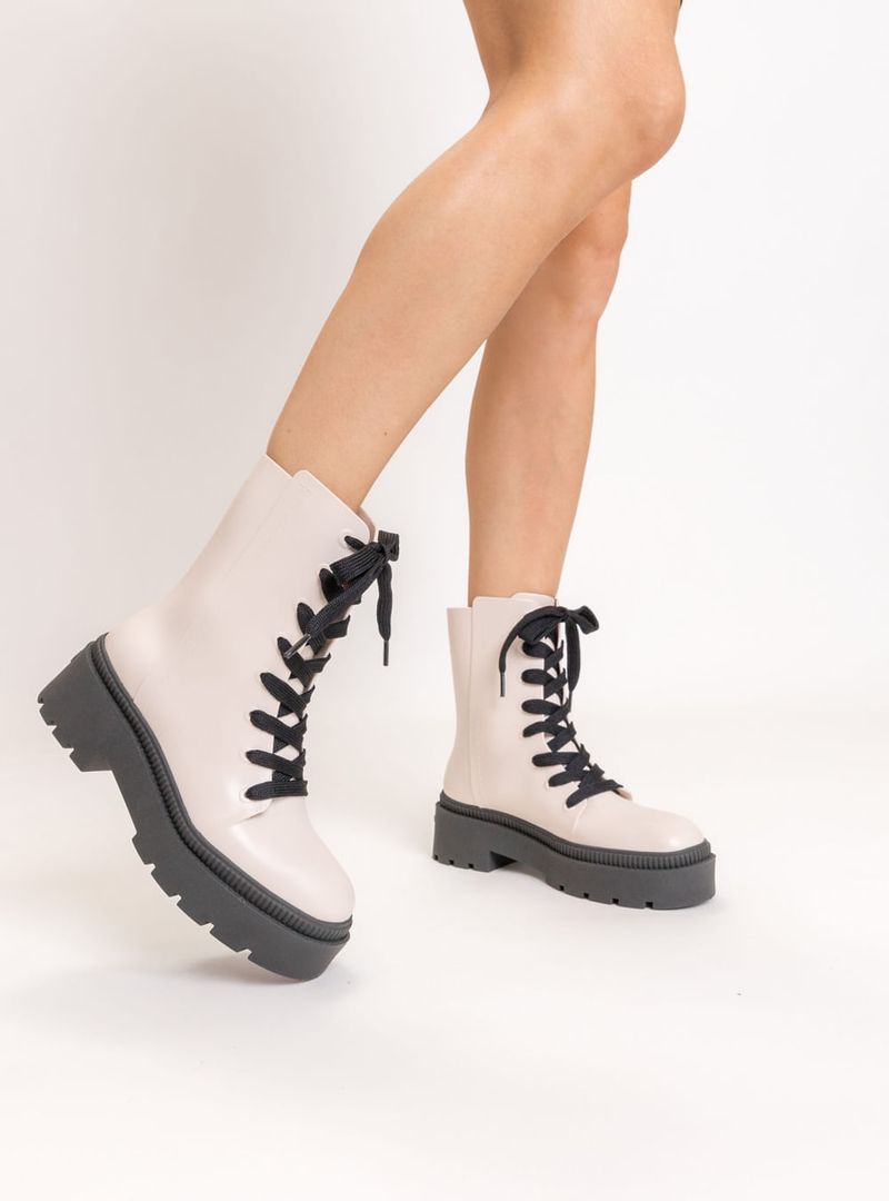 bota_petite_jolie_dallas_marfim_preto_pj7176_5