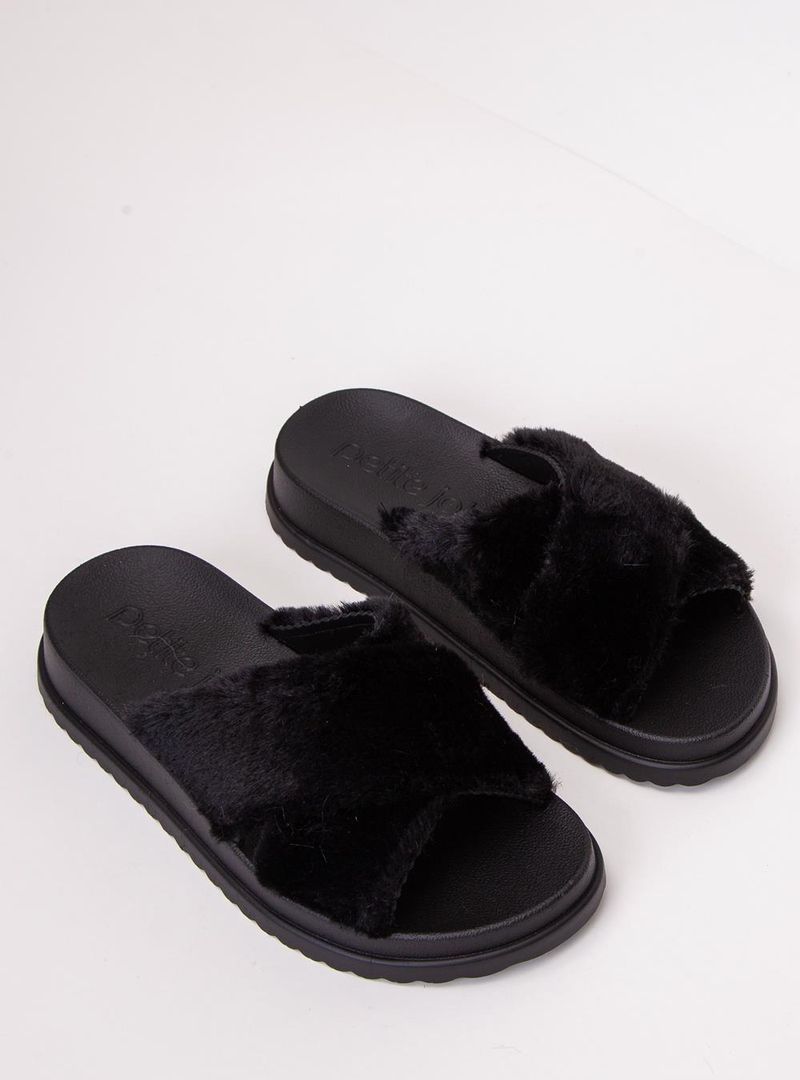 Chinelo Petite Jolie Smash Fur Preto PJ7709