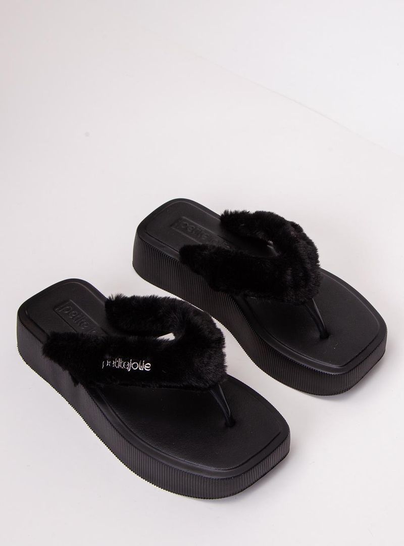Chinelo Petite Jolie Hit Fur Preto PJ7708