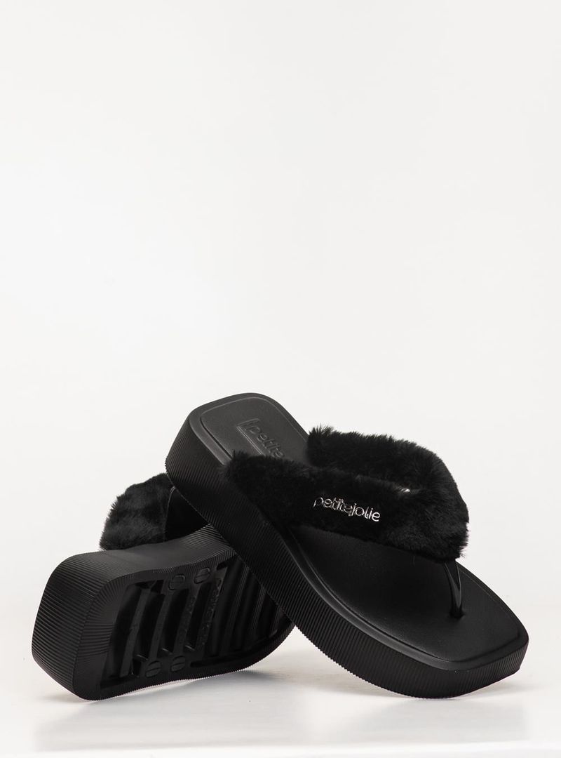 Chinelo Petite Jolie Hit Fur Preto PJ7708