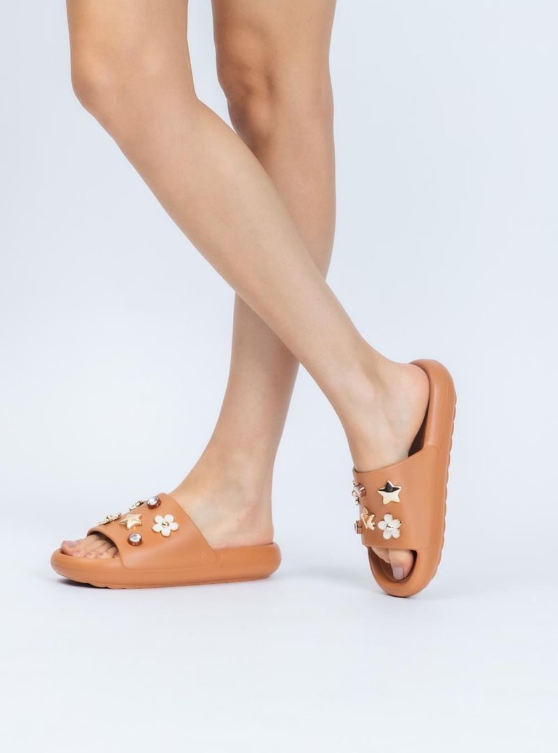 Chinelo Slide Petite Jolie Hug Doce De Leite PJ7733