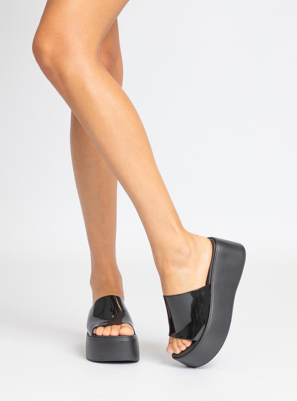 Tamanco Petite Jolie Squad Preto PJ7710